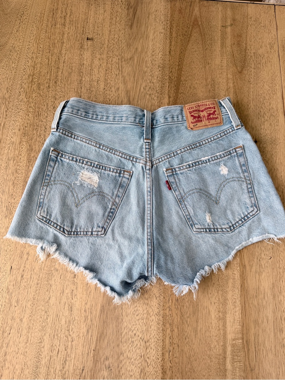Levi's 501 High-Rise Denim Light Wash Distressed Denim Cutoff Shorts 26